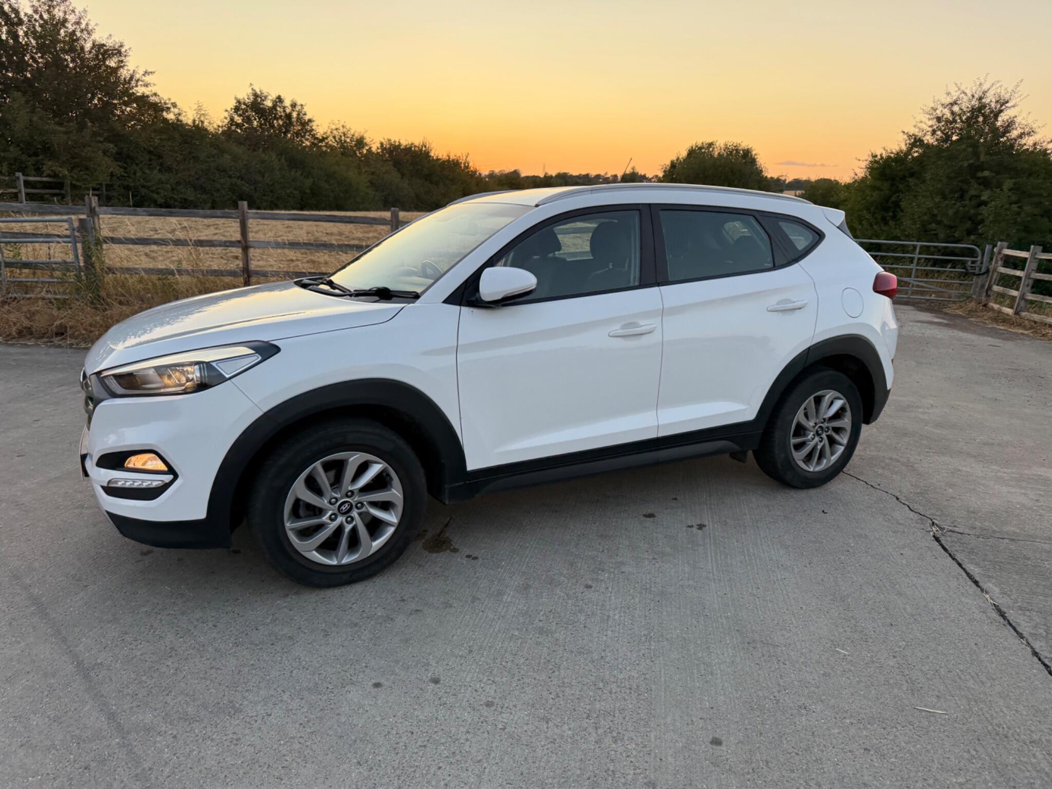 Hyundai TUCSON 2.0 CRDi Premium SE 4WD Euro 6 5dr — photo 53 of 102